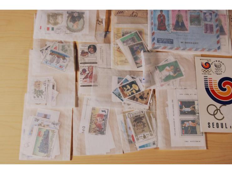1884/1980 (ca.), ungebrauchte, postfrische und gestempelte Zusammenstellung mit u.a. Jahreszusammenstellungen Südkorea 1979/8