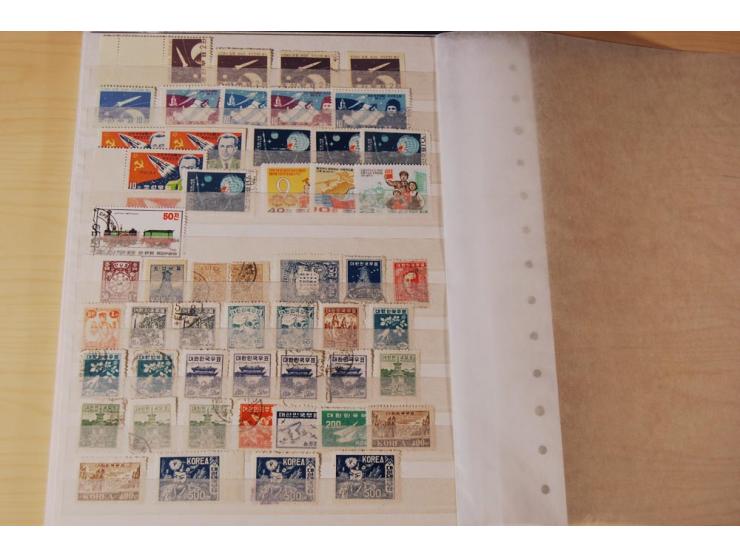 1884/1980 (ca.), ungebrauchte, postfrische und gestempelte Zusammenstellung mit u.a. Jahreszusammenstellungen Südkorea 1979/8