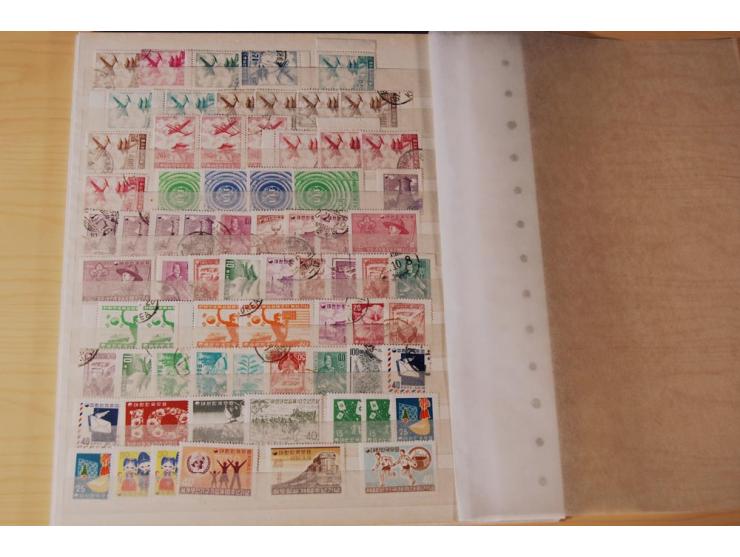 1884/1980 (ca.), ungebrauchte, postfrische und gestempelte Zusammenstellung mit u.a. Jahreszusammenstellungen Südkorea 1979/8