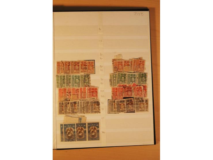 1883/1992, postfrische, ungebrauchte und gestempelte Partie mit Blocks und Doubletten in 2 Einsteckbüchern