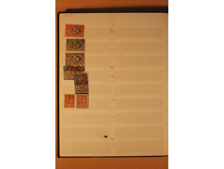 1883/1992, postfrische, ungebrauchte und gestempelte Partie mit Blocks und Doubletten in 2 Einsteckbüchern