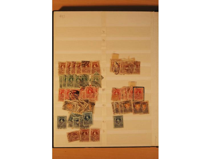 1883/1992, postfrische, ungebrauchte und gestempelte Partie mit Blocks und Doubletten in 2 Einsteckbüchern