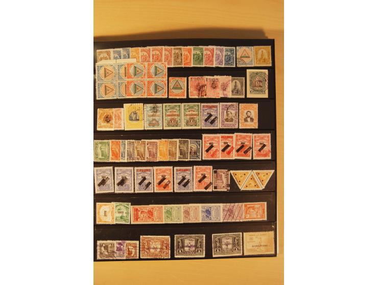 1862/1985 (ca.), ungebrauchte, postfrische und gestempelte Zusammenstellung mit etlichen Briefen und Ganzsachen von Costa Ric