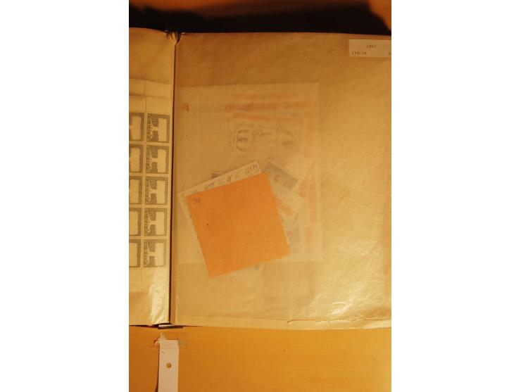 1956/92, riesiger postfrischer Bestand, dabei kpl. Jahrgänge, Bogen und Bogenteile, Kleinbogen, Blocks, Markenheftchen etc. (