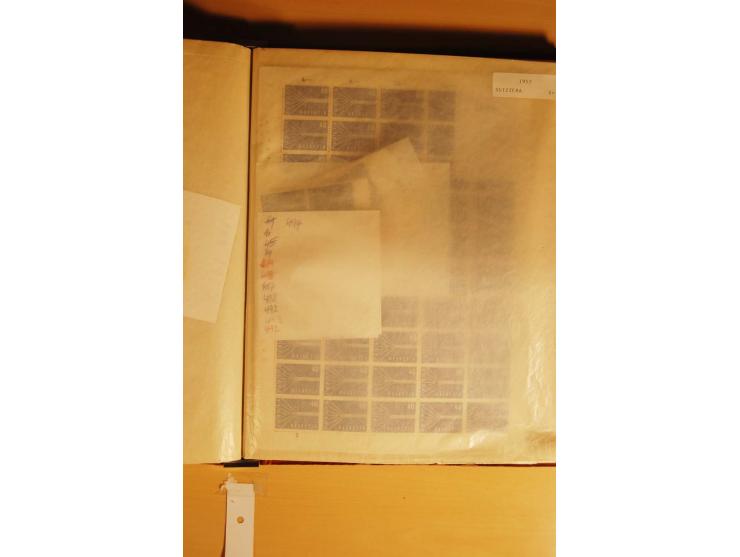 1956/92, riesiger postfrischer Bestand, dabei kpl. Jahrgänge, Bogen und Bogenteile, Kleinbogen, Blocks, Markenheftchen etc. (