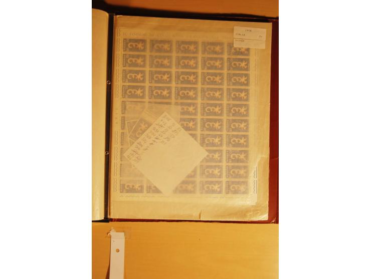 1956/92, riesiger postfrischer Bestand, dabei kpl. Jahrgänge, Bogen und Bogenteile, Kleinbogen, Blocks, Markenheftchen etc. (