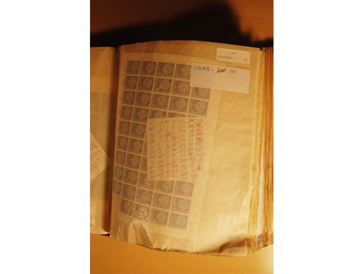 1956/92, riesiger postfrischer Bestand, dabei kpl. Jahrgänge, Bogen und Bogenteile, Kleinbogen, Blocks, Markenheftchen etc. (