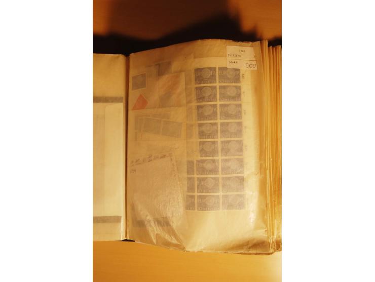 1956/92, riesiger postfrischer Bestand, dabei kpl. Jahrgänge, Bogen und Bogenteile, Kleinbogen, Blocks, Markenheftchen etc. (