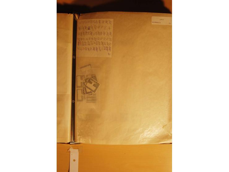1956/92, riesiger postfrischer Bestand, dabei kpl. Jahrgänge, Bogen und Bogenteile, Kleinbogen, Blocks, Markenheftchen etc. (