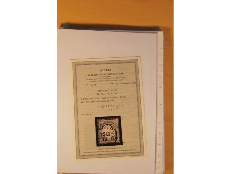 1872/75, Brustschilde-Spezialsammlung: auf 128 Blättern ausstellungsmäßig aufgezogen und beschriftet, dabei gute Einzelfranka