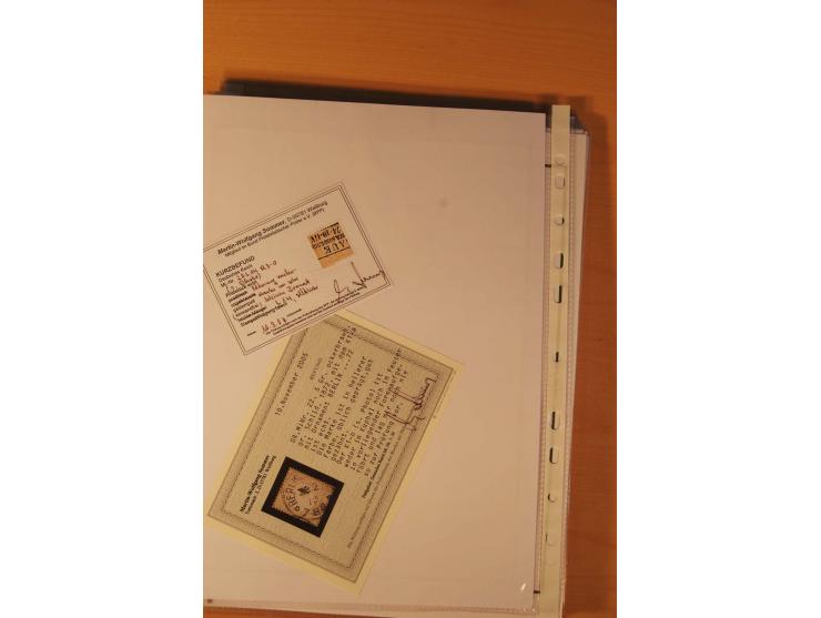 1872/75, Brustschilde-Spezialsammlung: auf 128 Blättern ausstellungsmäßig aufgezogen und beschriftet, dabei gute Einzelfranka