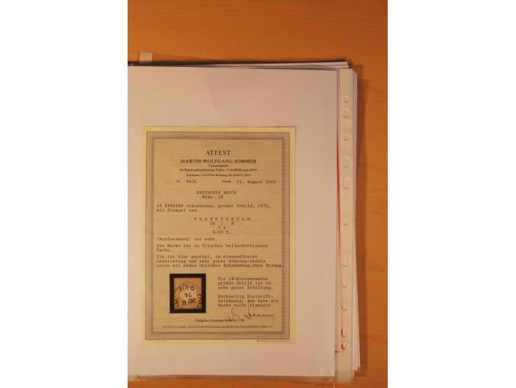 1872/75, Brustschilde-Spezialsammlung: auf 128 Blättern ausstellungsmäßig aufgezogen und beschriftet, dabei gute Einzelfranka