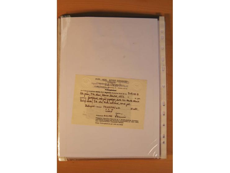 1872/75, Brustschilde-Spezialsammlung: auf 128 Blättern ausstellungsmäßig aufgezogen und beschriftet, dabei gute Einzelfranka