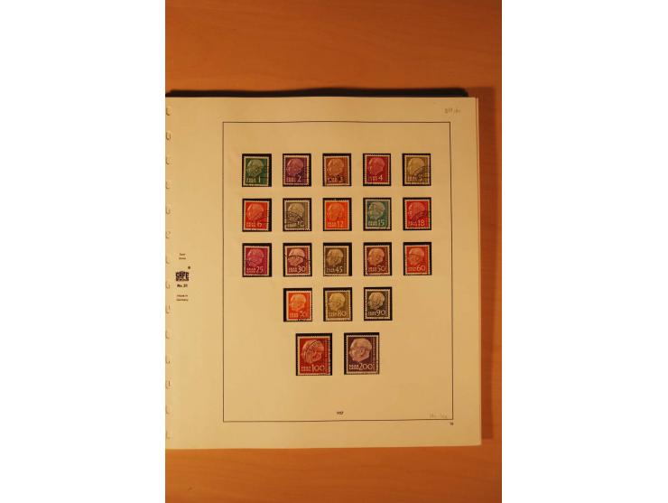 1947/59, ungebrauchte/postfrische und gestempelte Sammlung mit einigen besseren und kompletten Ausgaben, Abarten und weitere 