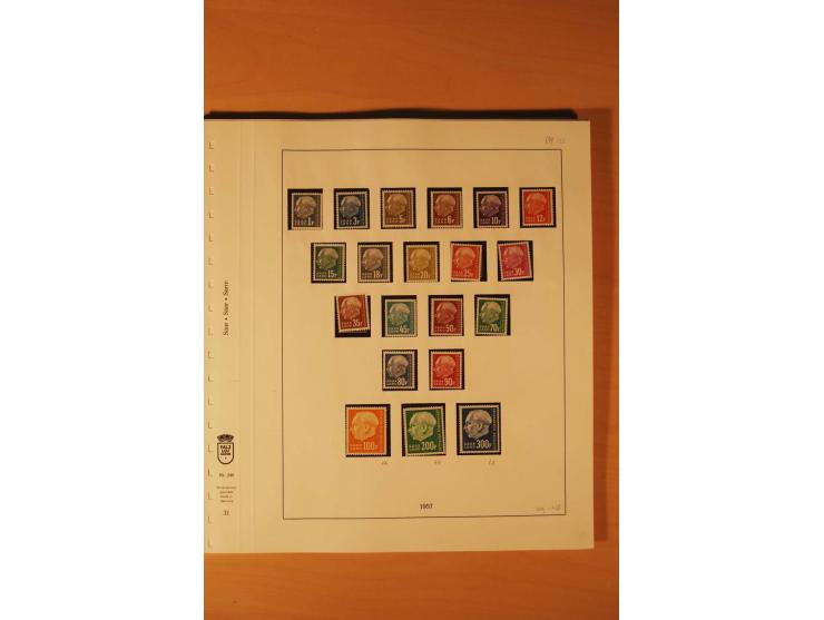1947/59, ungebrauchte/postfrische und gestempelte Sammlung mit einigen besseren und kompletten Ausgaben, Abarten und weitere 