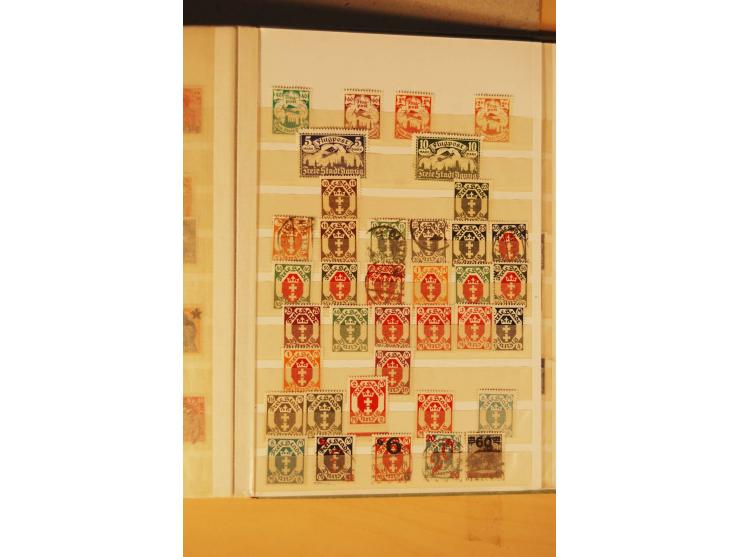 1872/1970 (ca.), postfrische, ungebrauchte und gestempelte Partie mit Sammlungen DR (u.a. Bl. 1 und 2), SBZ, DDR (dabei Marx-