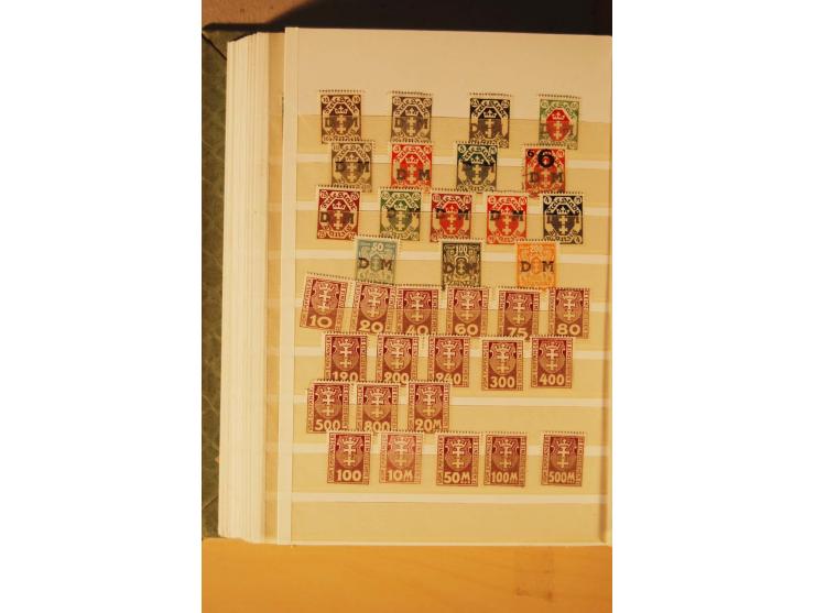 1872/1970 (ca.), postfrische, ungebrauchte und gestempelte Partie mit Sammlungen DR (u.a. Bl. 1 und 2), SBZ, DDR (dabei Marx-