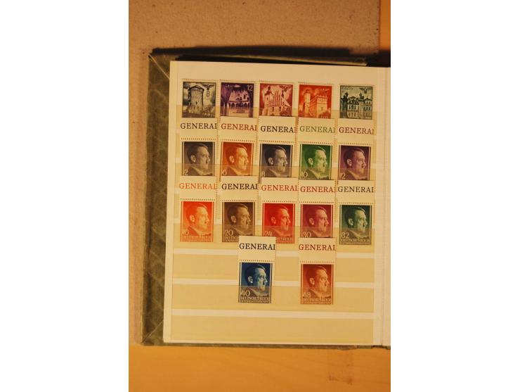 1872/1970 (ca.), postfrische, ungebrauchte und gestempelte Partie mit Sammlungen DR (u.a. Bl. 1 und 2), SBZ, DDR (dabei Marx-