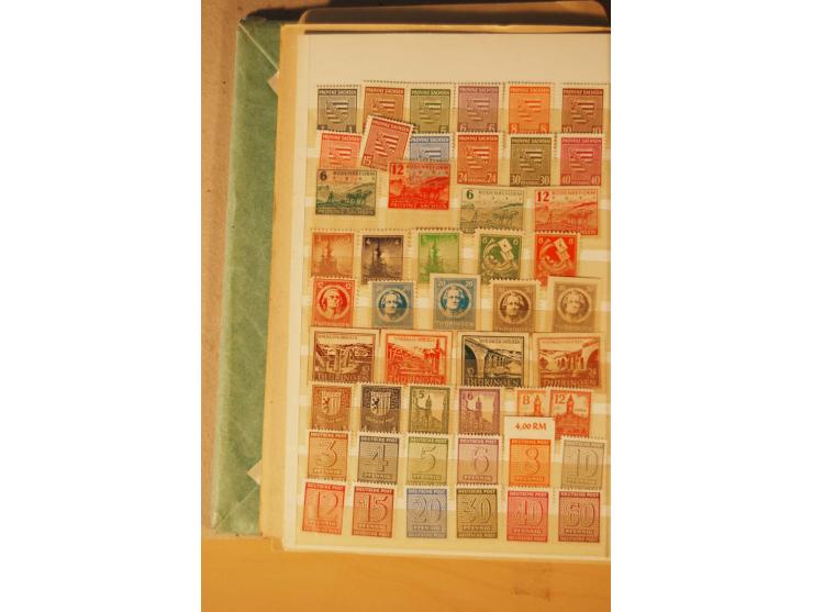 1872/1970 (ca.), postfrische, ungebrauchte und gestempelte Partie mit Sammlungen DR (u.a. Bl. 1 und 2), SBZ, DDR (dabei Marx-