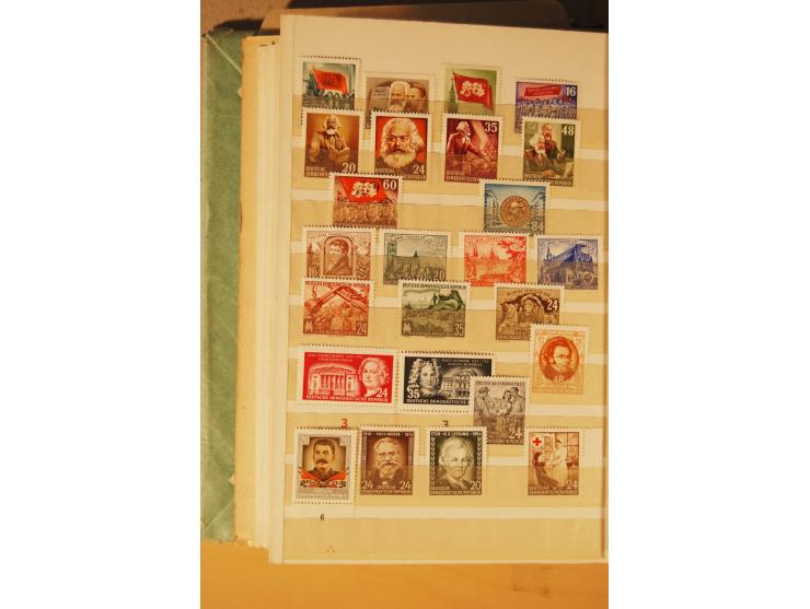1872/1970 (ca.), postfrische, ungebrauchte und gestempelte Partie mit Sammlungen DR (u.a. Bl. 1 und 2), SBZ, DDR (dabei Marx-