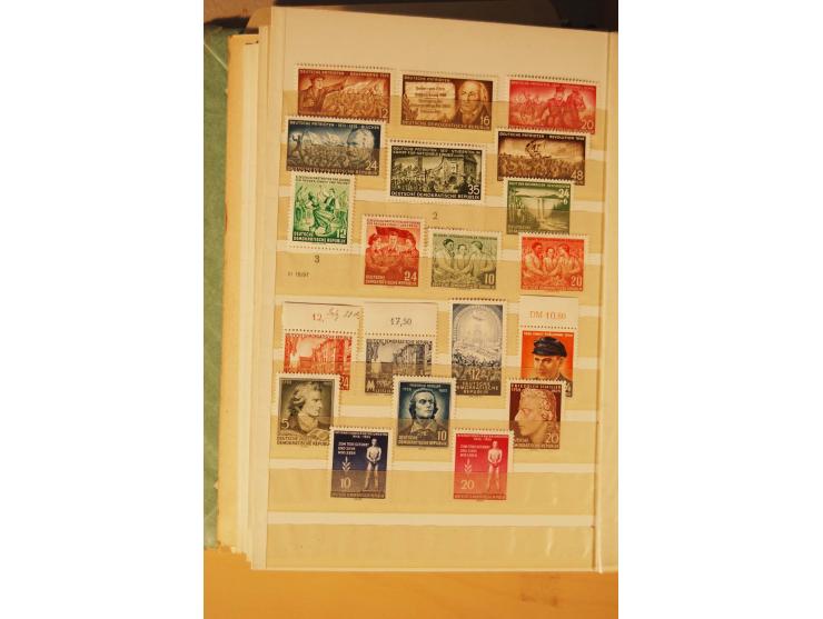 1872/1970 (ca.), postfrische, ungebrauchte und gestempelte Partie mit Sammlungen DR (u.a. Bl. 1 und 2), SBZ, DDR (dabei Marx-