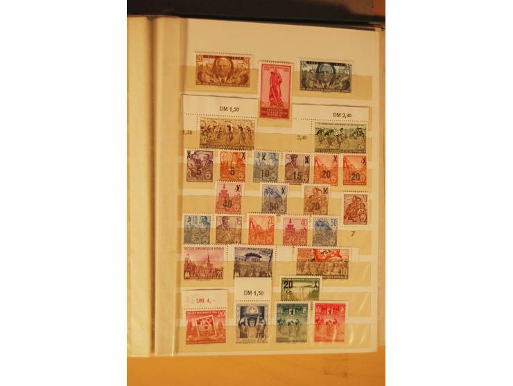 1872/1970 (ca.), postfrische, ungebrauchte und gestempelte Partie mit Sammlungen DR (u.a. Bl. 1 und 2), SBZ, DDR (dabei Marx-