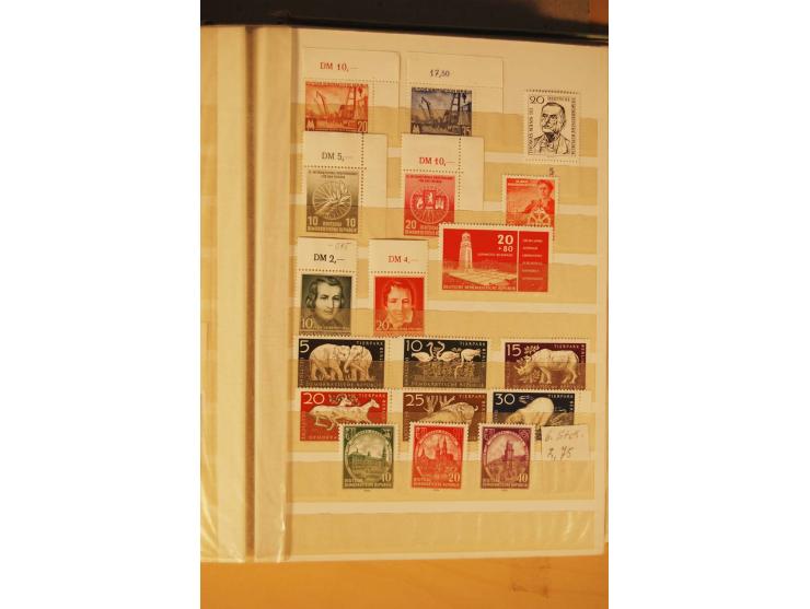 1872/1970 (ca.), postfrische, ungebrauchte und gestempelte Partie mit Sammlungen DR (u.a. Bl. 1 und 2), SBZ, DDR (dabei Marx-