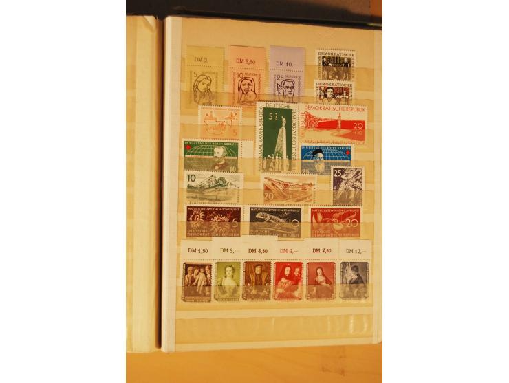 1872/1970 (ca.), postfrische, ungebrauchte und gestempelte Partie mit Sammlungen DR (u.a. Bl. 1 und 2), SBZ, DDR (dabei Marx-