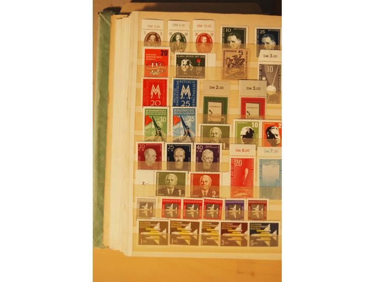 1872/1970 (ca.), postfrische, ungebrauchte und gestempelte Partie mit Sammlungen DR (u.a. Bl. 1 und 2), SBZ, DDR (dabei Marx-