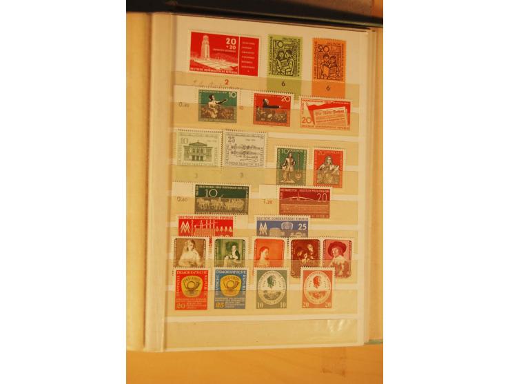 1872/1970 (ca.), postfrische, ungebrauchte und gestempelte Partie mit Sammlungen DR (u.a. Bl. 1 und 2), SBZ, DDR (dabei Marx-