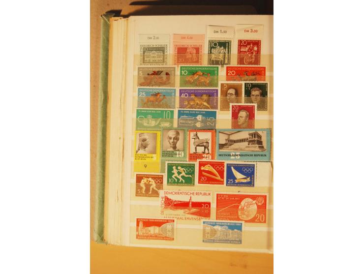 1872/1970 (ca.), postfrische, ungebrauchte und gestempelte Partie mit Sammlungen DR (u.a. Bl. 1 und 2), SBZ, DDR (dabei Marx-
