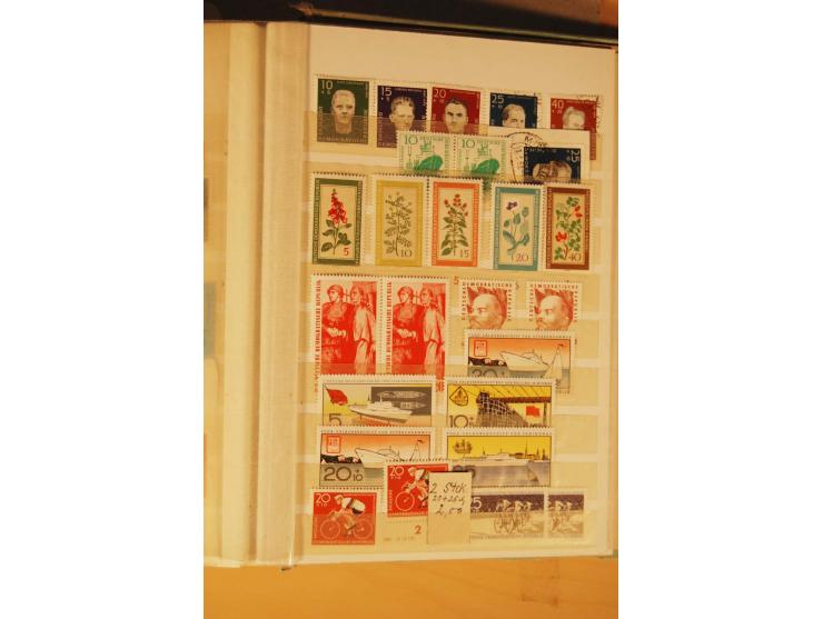 1872/1970 (ca.), postfrische, ungebrauchte und gestempelte Partie mit Sammlungen DR (u.a. Bl. 1 und 2), SBZ, DDR (dabei Marx-