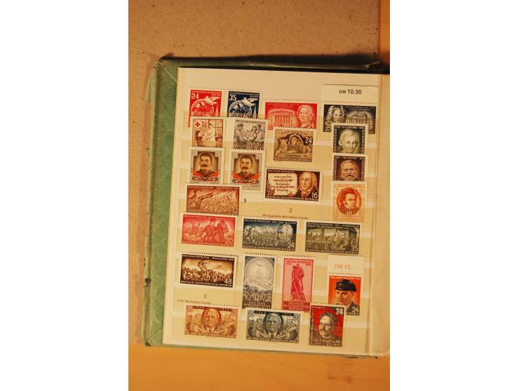 1872/1970 (ca.), postfrische, ungebrauchte und gestempelte Partie mit Sammlungen DR (u.a. Bl. 1 und 2), SBZ, DDR (dabei Marx-