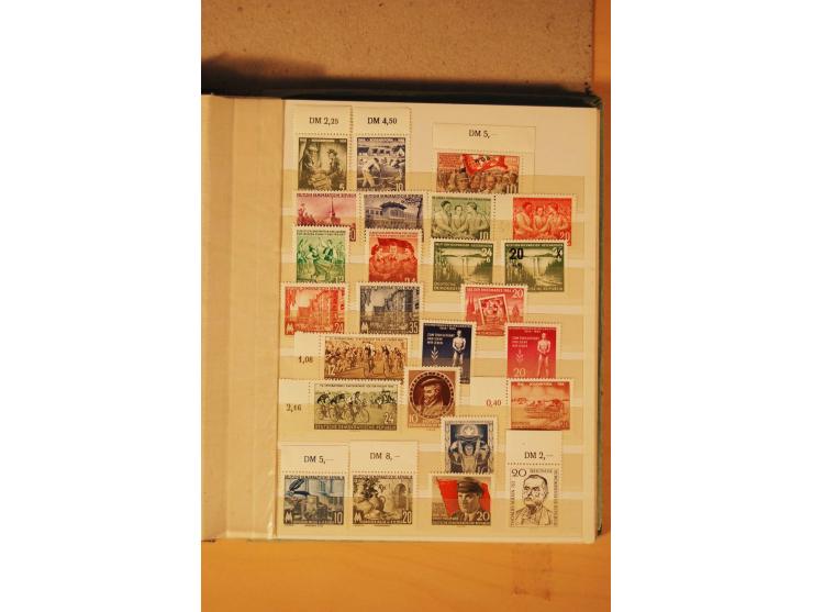 1872/1970 (ca.), postfrische, ungebrauchte und gestempelte Partie mit Sammlungen DR (u.a. Bl. 1 und 2), SBZ, DDR (dabei Marx-
