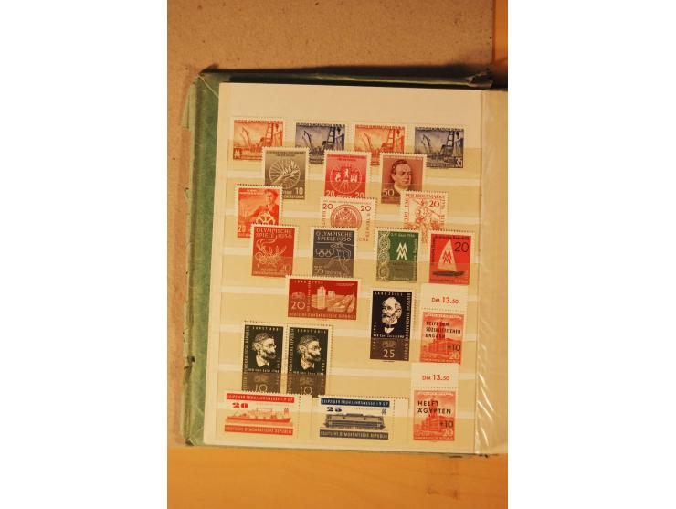 1872/1970 (ca.), postfrische, ungebrauchte und gestempelte Partie mit Sammlungen DR (u.a. Bl. 1 und 2), SBZ, DDR (dabei Marx-