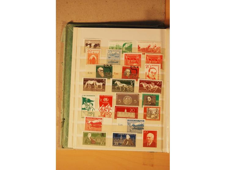 1872/1970 (ca.), postfrische, ungebrauchte und gestempelte Partie mit Sammlungen DR (u.a. Bl. 1 und 2), SBZ, DDR (dabei Marx-