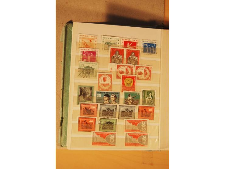 1872/1970 (ca.), postfrische, ungebrauchte und gestempelte Partie mit Sammlungen DR (u.a. Bl. 1 und 2), SBZ, DDR (dabei Marx-