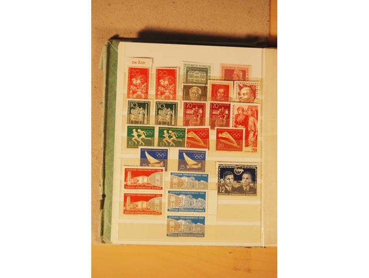 1872/1970 (ca.), postfrische, ungebrauchte und gestempelte Partie mit Sammlungen DR (u.a. Bl. 1 und 2), SBZ, DDR (dabei Marx-