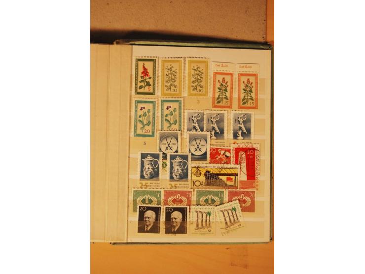 1872/1970 (ca.), postfrische, ungebrauchte und gestempelte Partie mit Sammlungen DR (u.a. Bl. 1 und 2), SBZ, DDR (dabei Marx-