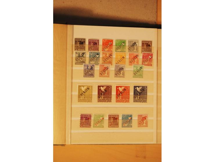 1872/1970 (ca.), postfrische, ungebrauchte und gestempelte Partie mit Sammlungen DR (u.a. Bl. 1 und 2), SBZ, DDR (dabei Marx-