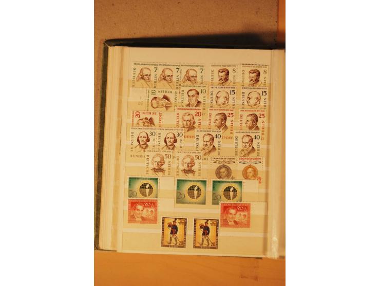 1872/1970 (ca.), postfrische, ungebrauchte und gestempelte Partie mit Sammlungen DR (u.a. Bl. 1 und 2), SBZ, DDR (dabei Marx-