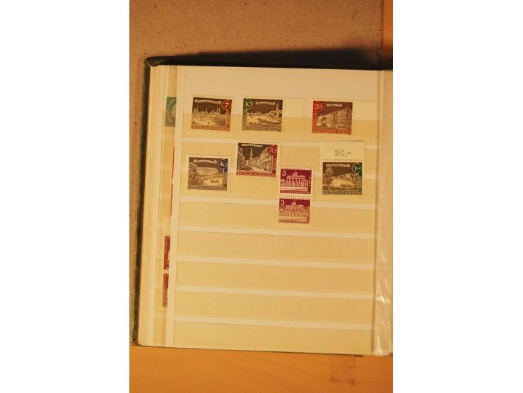1872/1970 (ca.), postfrische, ungebrauchte und gestempelte Partie mit Sammlungen DR (u.a. Bl. 1 und 2), SBZ, DDR (dabei Marx-