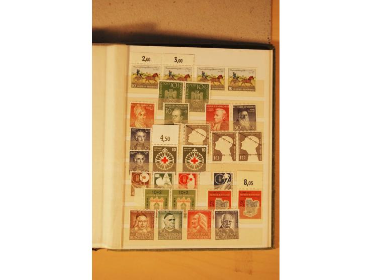 1872/1970 (ca.), postfrische, ungebrauchte und gestempelte Partie mit Sammlungen DR (u.a. Bl. 1 und 2), SBZ, DDR (dabei Marx-