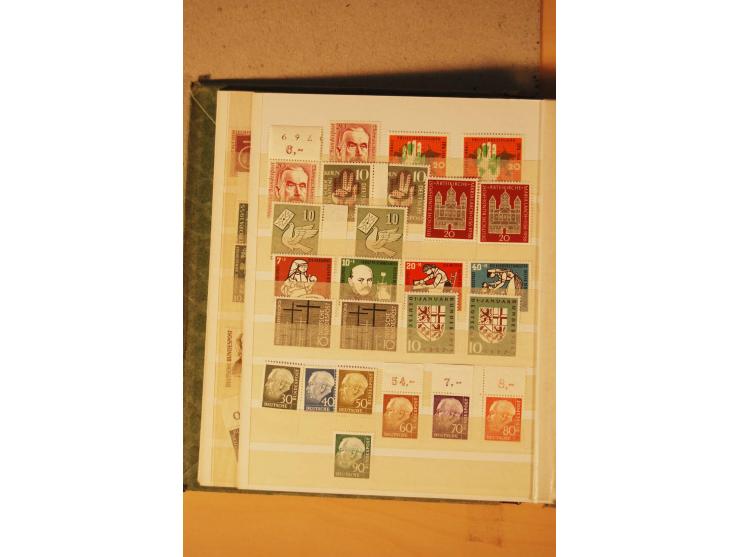 1872/1970 (ca.), postfrische, ungebrauchte und gestempelte Partie mit Sammlungen DR (u.a. Bl. 1 und 2), SBZ, DDR (dabei Marx-