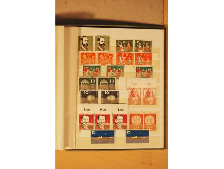 1872/1970 (ca.), postfrische, ungebrauchte und gestempelte Partie mit Sammlungen DR (u.a. Bl. 1 und 2), SBZ, DDR (dabei Marx-