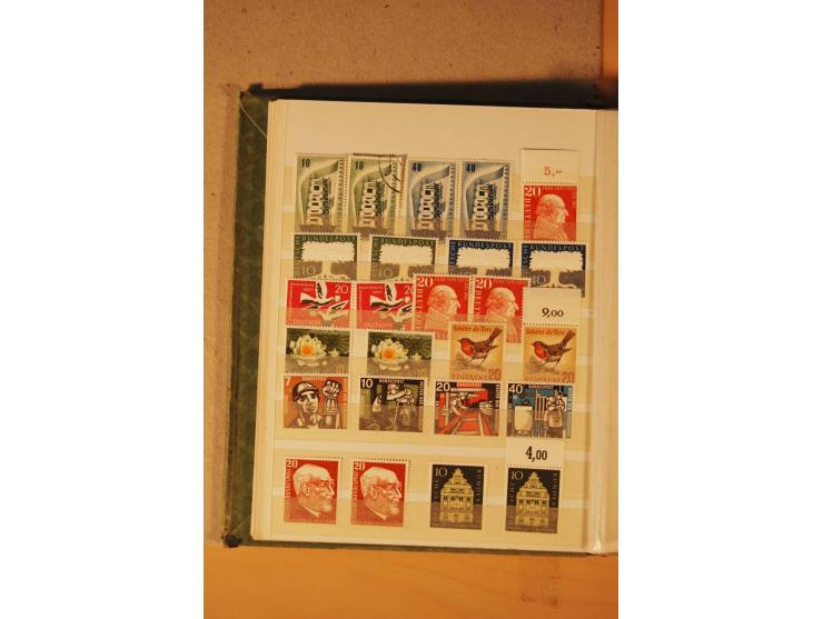 1872/1970 (ca.), postfrische, ungebrauchte und gestempelte Partie mit Sammlungen DR (u.a. Bl. 1 und 2), SBZ, DDR (dabei Marx-