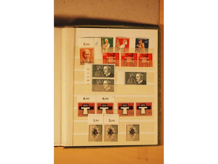 1872/1970 (ca.), postfrische, ungebrauchte und gestempelte Partie mit Sammlungen DR (u.a. Bl. 1 und 2), SBZ, DDR (dabei Marx-