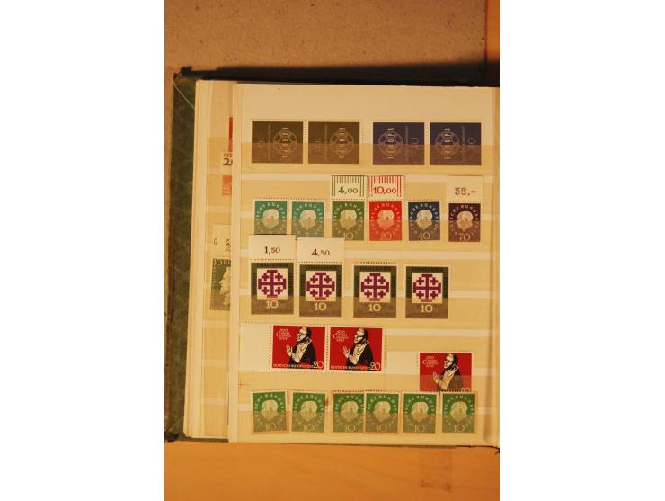 1872/1970 (ca.), postfrische, ungebrauchte und gestempelte Partie mit Sammlungen DR (u.a. Bl. 1 und 2), SBZ, DDR (dabei Marx-