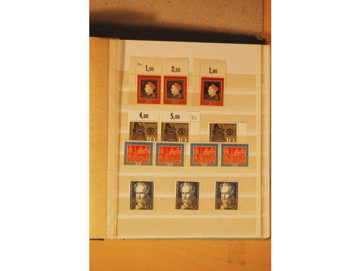 1872/1970 (ca.), postfrische, ungebrauchte und gestempelte Partie mit Sammlungen DR (u.a. Bl. 1 und 2), SBZ, DDR (dabei Marx-