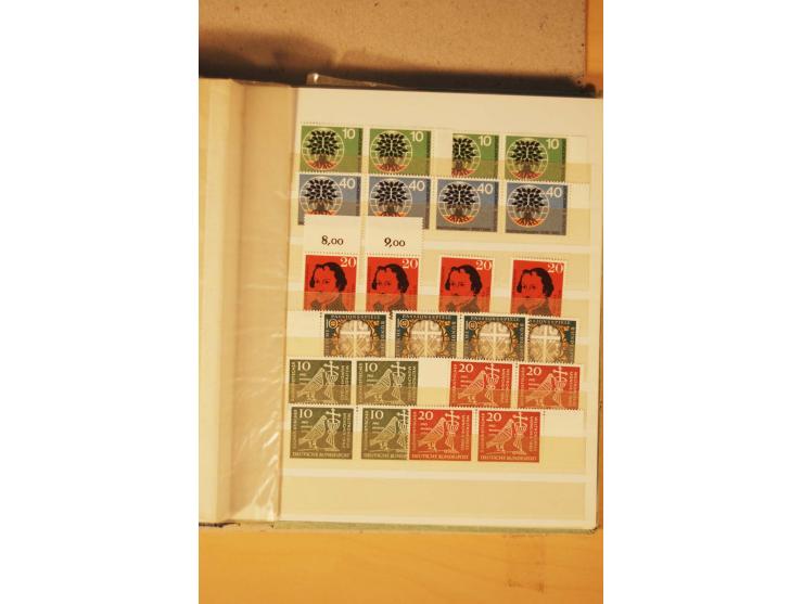 1872/1970 (ca.), postfrische, ungebrauchte und gestempelte Partie mit Sammlungen DR (u.a. Bl. 1 und 2), SBZ, DDR (dabei Marx-